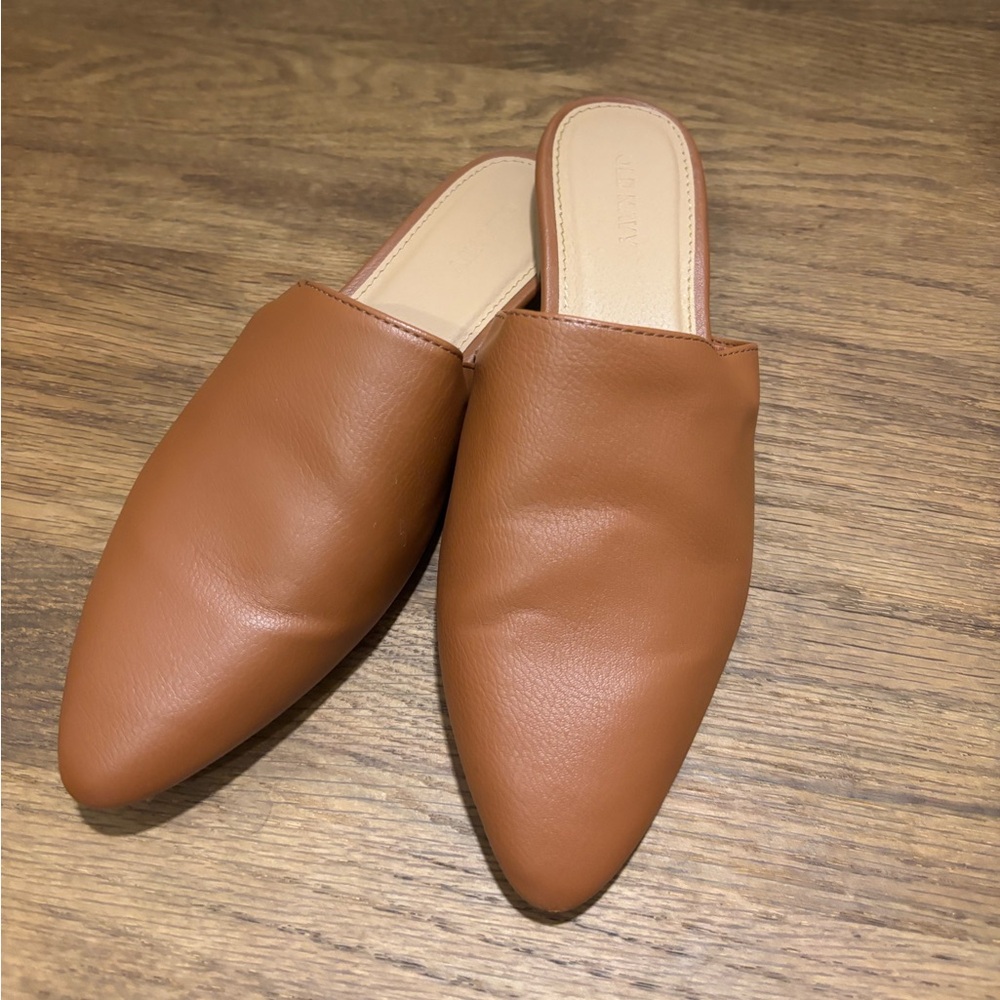 Old Navy Pointed Flat Mule